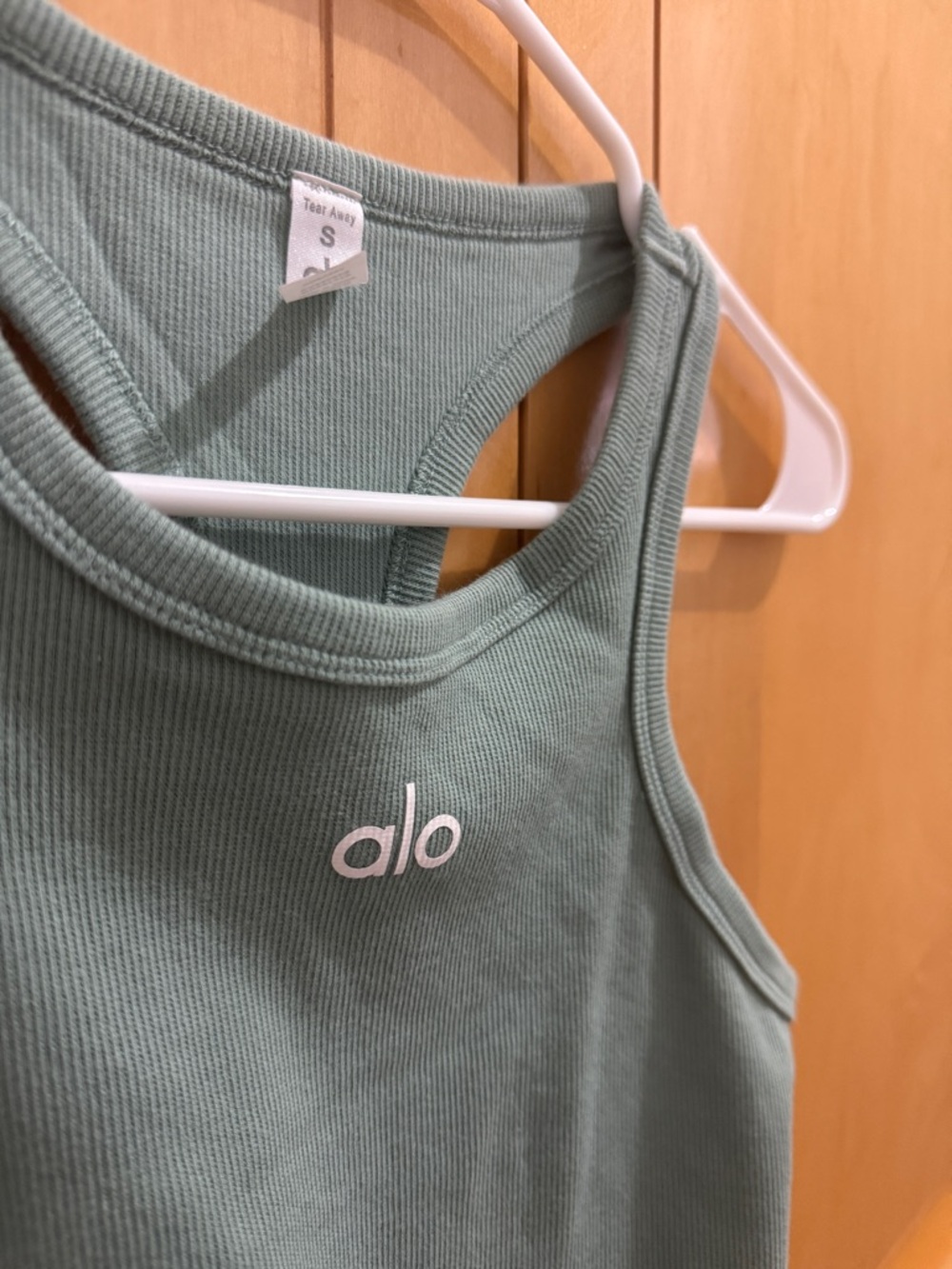 Alo Ribbed Cropped Tank - Picture 3 of 5